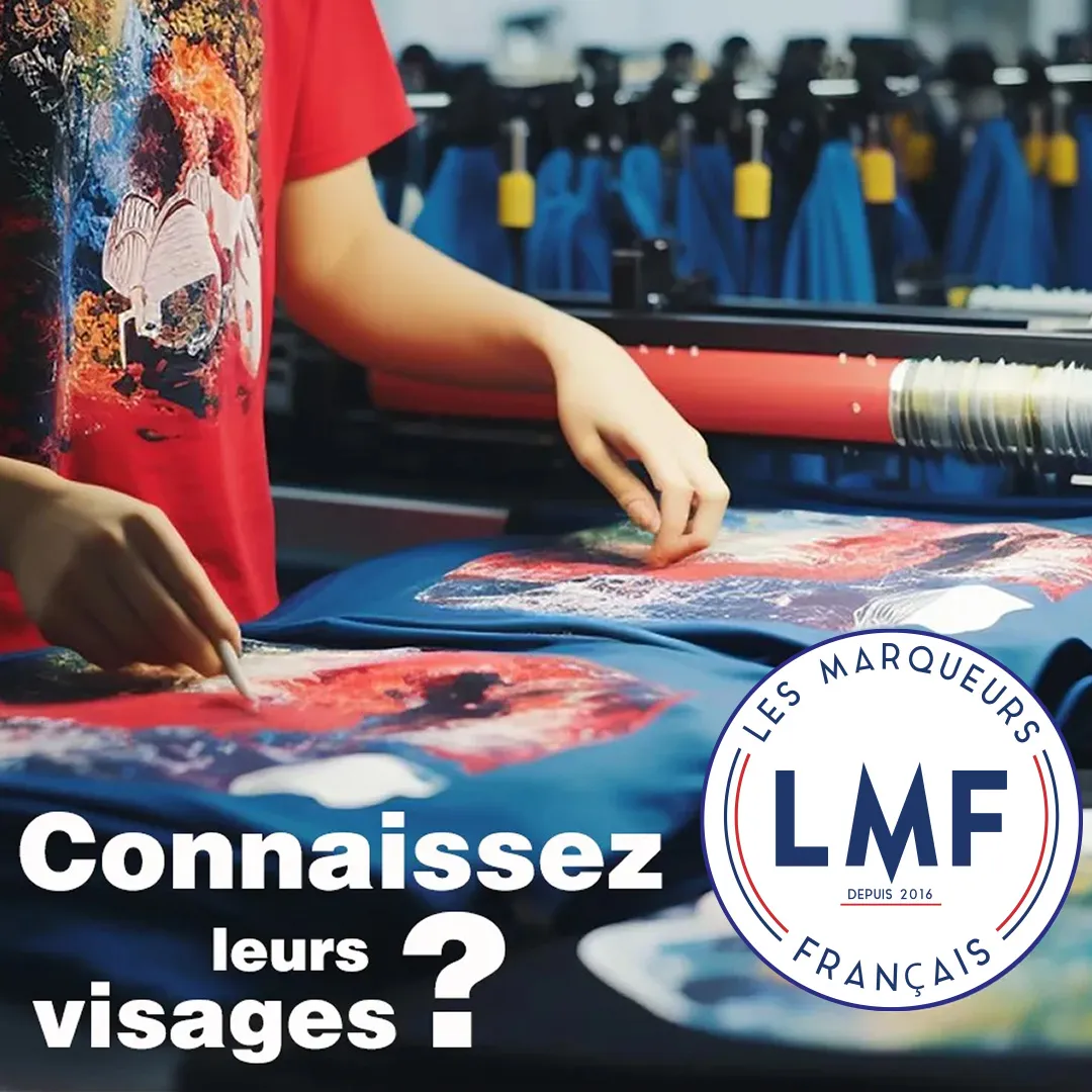 Atelier de personnalisation textile avec impression sur t-shirts en cours de production, illustrant le savoir-faire des Marqueurs Français en impression textile.