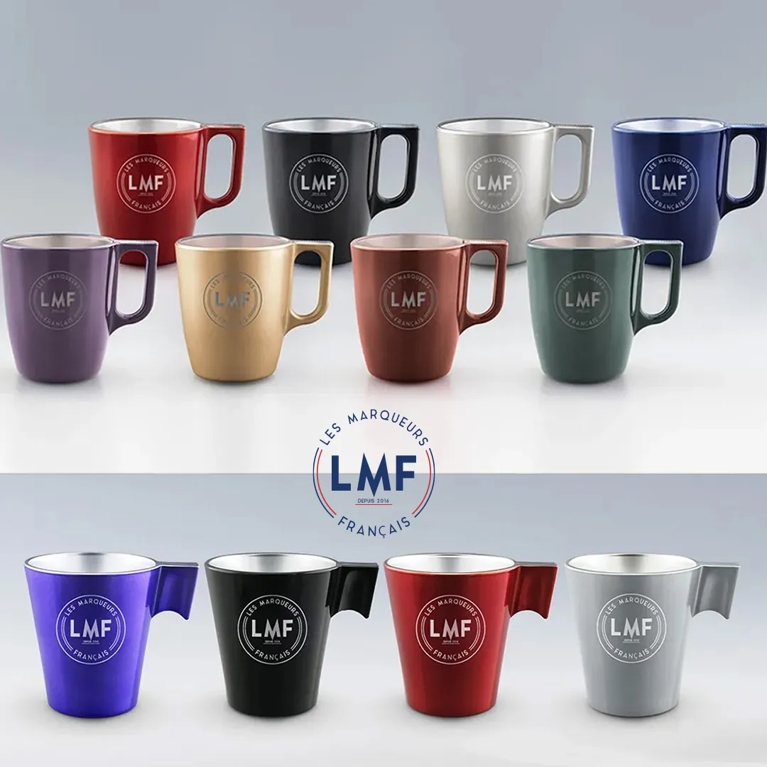 Collection de mugs personnalisables disponibles en plusieurs coloris avec le logo Les Marqueurs Français, idéale pour les cadeaux d'entreprise, les objets publicitaires et la communication par l'objet.